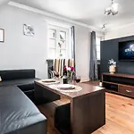 Apartments Old Town 6 Warsaw By Renters